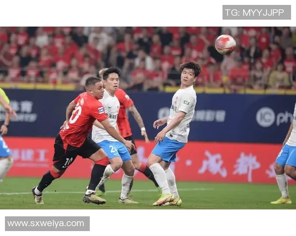 成都足球队以61分领跑大师赛积分榜展现强劲实力