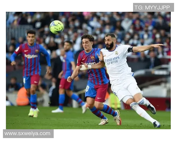 西班牙足球明星闪耀皇马赛场展现无与伦比的足球才华与激情 西班牙足球明星闪耀皇马赛场展现无与伦比的足球才华与激情