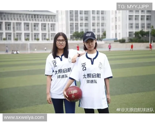 足球明星与太原美女携手共度幸福生活引发热议 足球明星与太原美女携手共度幸福生活引发热议